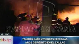 Pánico en el Callao por incendio en depósito de llantas que alcanzó casas vecinas
