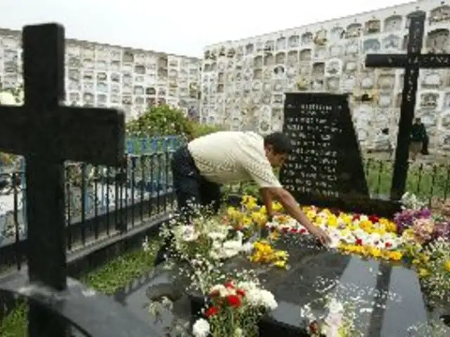 Visitantes se congregan en cementerio El Ángel por el Día de todos los Santos