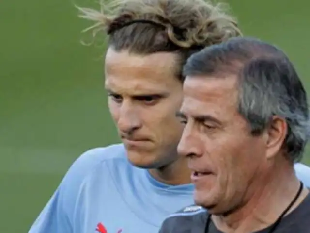 Tabárez reemplaza a Forlán por Sebastián Fernández en la selección uruguaya