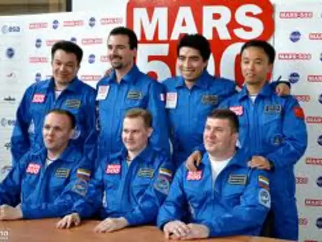 Astronautas que participaron en vuelo simulado a Marte comentaron su experiencia ante la prensa  