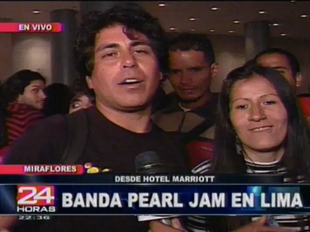 Fanáticos de Pearl Jam esperan a sus ídolos en hotel de Miraflores