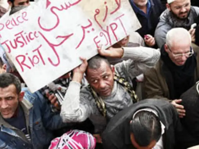Egipto: Gobierno militar tuvo que renunciar mientras sigue el clima de violencia entre la población 
