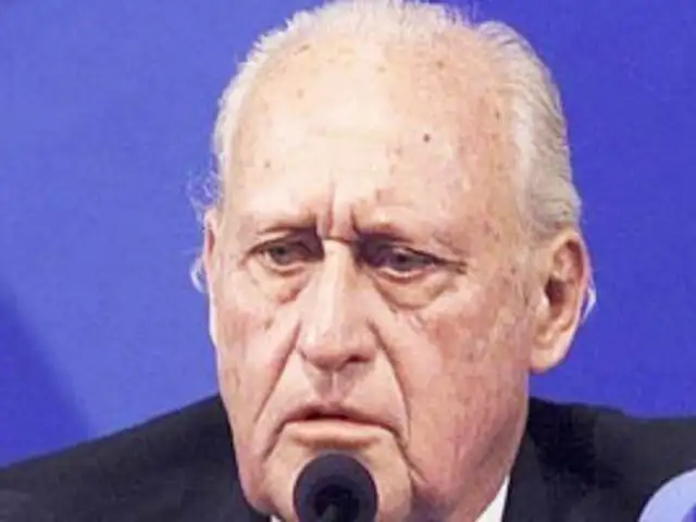 Brasileño Joao Havelange presento su renuncia al COI