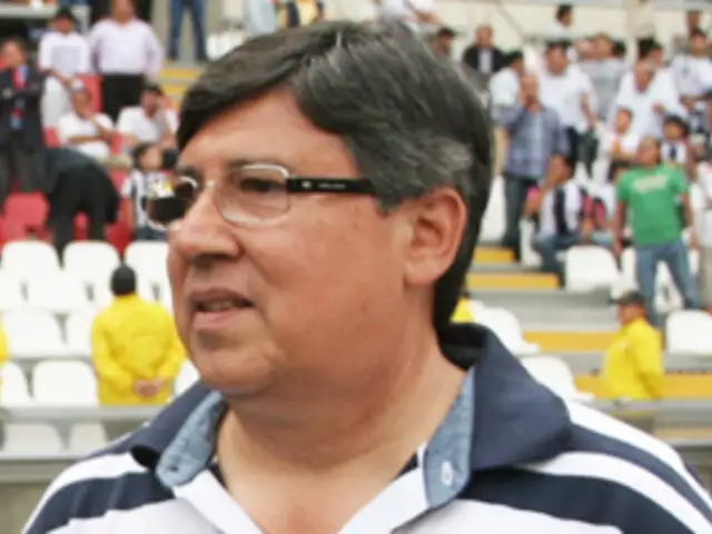 Hinchas de Alianza Lima emprenden su frustración contra presidente Alarcón