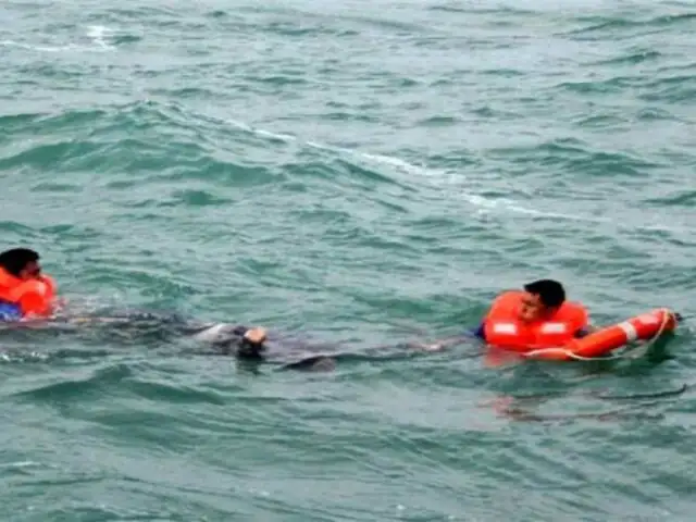 Unos 300 inmigrantes desaparecieron tras naufrar un barco en Indonesia