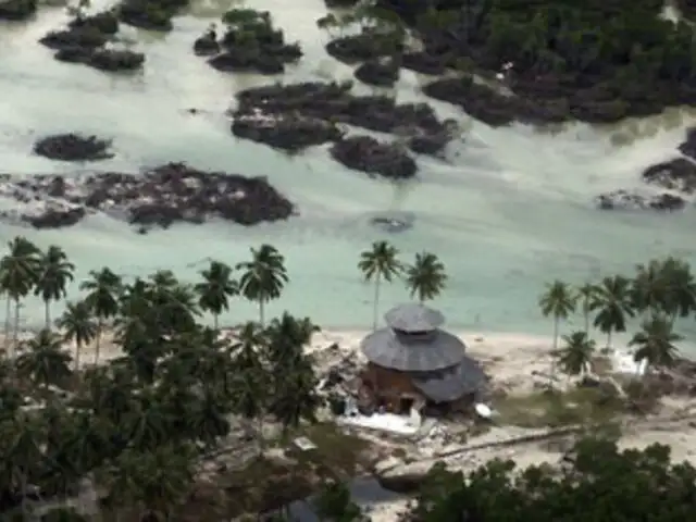 Familia de Indonesia se reencuentra con su hija 7 años después del tsunami en la isla