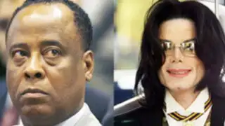 Exigen al ex doctor de cantante Michael Jackson devolver su licencia médica