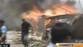 Devastador incendio arrasó con 300 viviendas en Chimbote