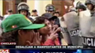 Chiclayo: municipio desaloja violentamente a ex trabajadores que protestaban