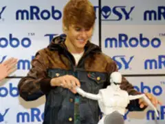 Justin Bieber sorprendió a los asistentes de la CES 2012 con robot bailarín