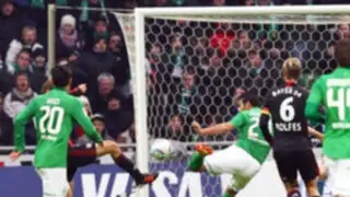 Claudio Pizarro anota en la igualdad entre el Bremen y el Leverkusen