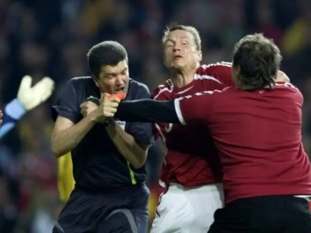 Aficionado de fútbol danés es condenado a pagar 250 mil euros por golpear a un árbitro