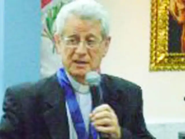 Entregan medallas del Episcopado Peruano a monseñores Irízar y Sebastián