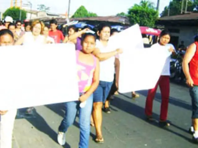 Pobladores de Chanchamayo se entierran como medida de protesta