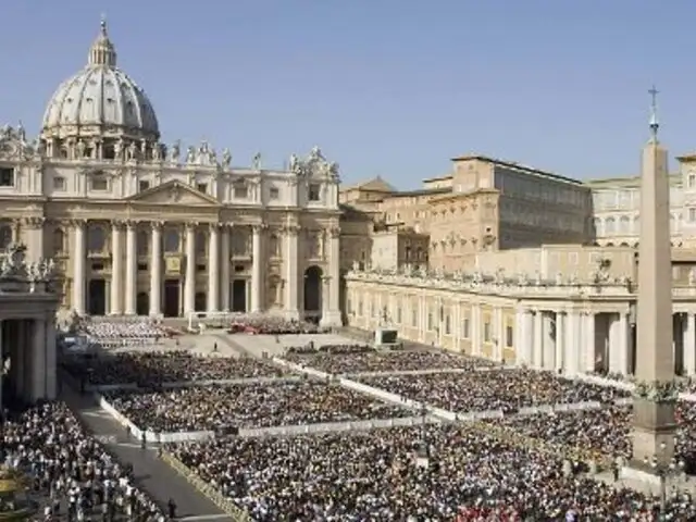Vaticano: primera votación para elegir al Papa terminó con fumata negra