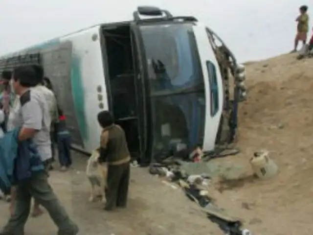 Más de 15 heridos deja vuelco de bus interprovincial en Chiclayo