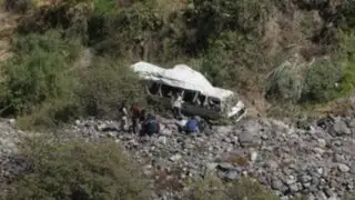La Oroya: choque frontal de dos vehículos deja 40 heridos 