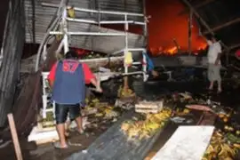 Ambulantes y falta de agua perjudicaron trabajo de bomberos en Mesa Redonda 