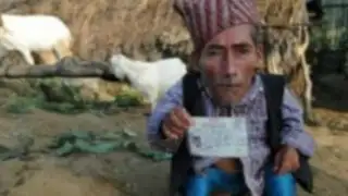 Anciano nepalés es el hombre más pequeño del mundo y mide 54 centímetros
