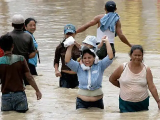 Declaran en emergencia distritos de Loreto y Moquegua por intensas lluvias