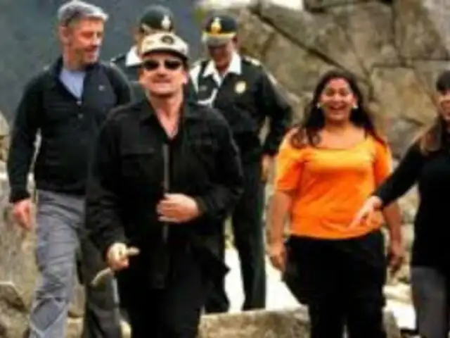 Músico Bono quedó maravillado durante su visita a Machu Picchu