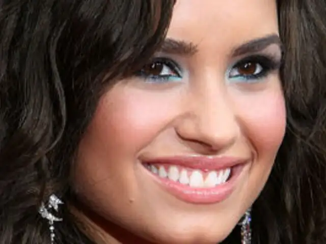 Demi Lovato se olvidó letra de canción por tres ocasiones durante concierto