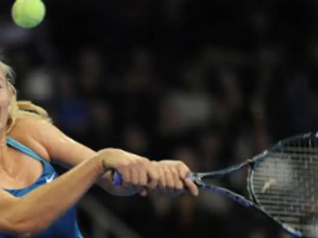 Sharapova reaparece en canchas de tenis y Riquelme golpea a hincha faltoso