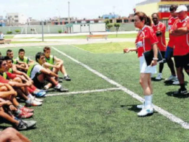 Nelfi Ibañez es la primera entrenadora mujer en el fútbol peruano