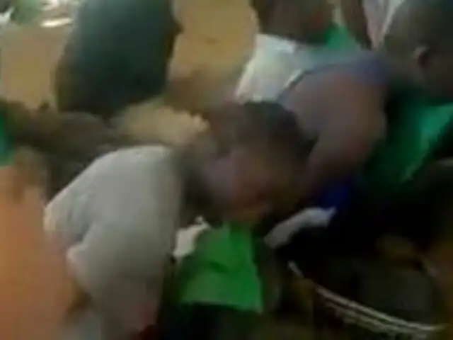 Difunden impactante video de presos obligados a comerse bandera de Libia 