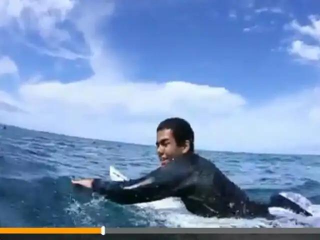 Ejemplo de vida: Derek Ravelo, el surfista invidente que conquista Hawai