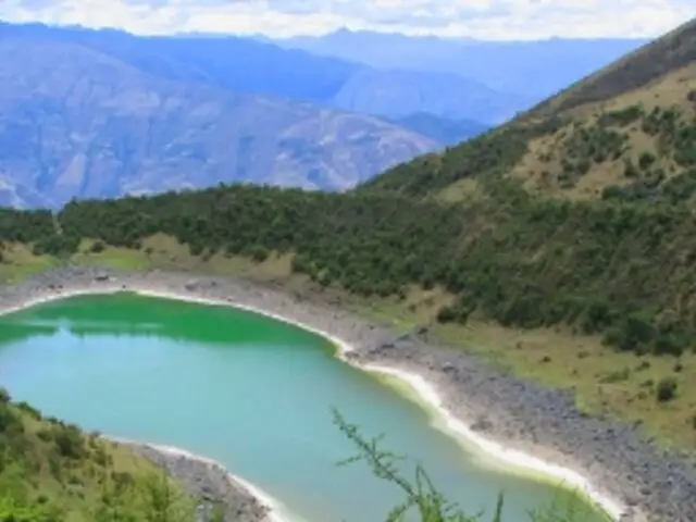 Tras sobrevolar laguna Ampay refieren que daños “no son de gran magnitud”