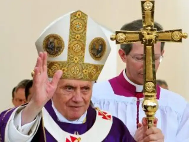 Benedicto XVI celebra misa y ora para que llegue la paz a México