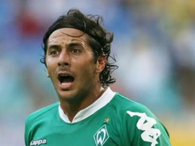 Pizarro se despide de los hinchas del Bremen y el destape de Claudia Rivero