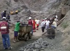 Continúan labores de rescate de nueve mineros en Ica