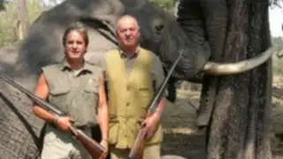 Ola de críticas contra rey de España por cazar elefantes