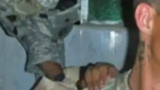Foto de soldados estadounidenses con cadáver de terrorista afgano son criticadas por Leon Panetta   