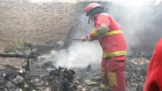 Bomberos controlan incendio en depósito de Ate