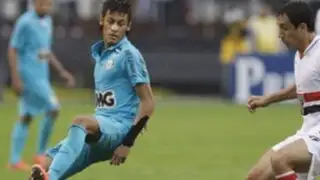 Neymar recibe una terrible agresión durante partido contra Sao Paulo