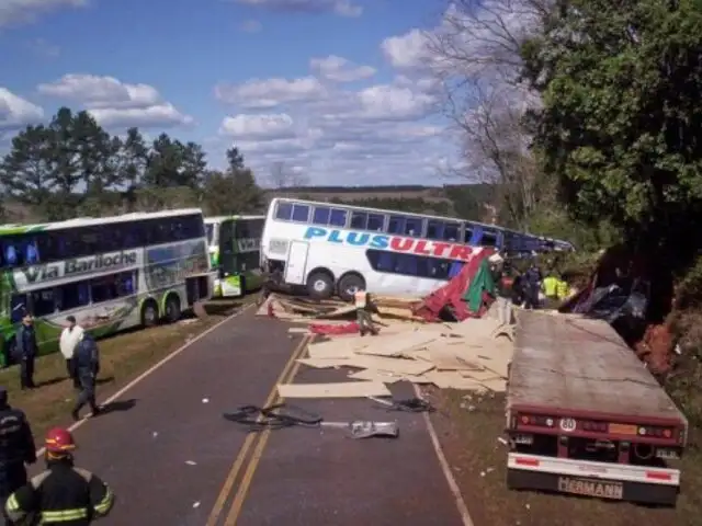 Argentina: Al menos tres peruanos en aparatosa caída de Bus en Jujuy