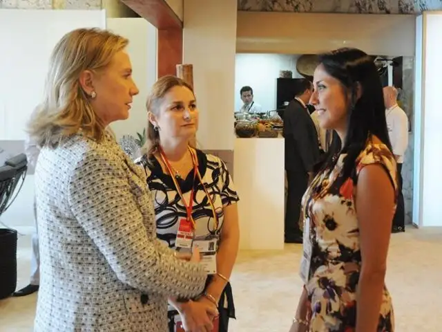 Nadine Heredia sostuvo un encuentro con Hillary Clinton en Cartagena