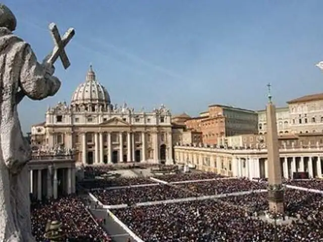 Renuncia director del Banco del Vaticano tras escándalo de corrupción