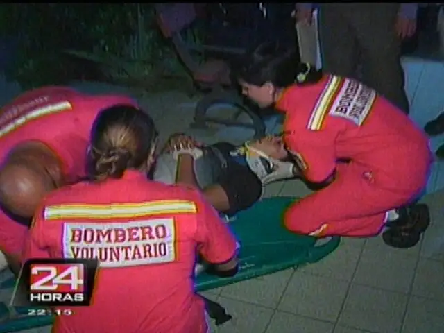 Dos heridos deja violento choque de un taxi contra una moto en San Isidro