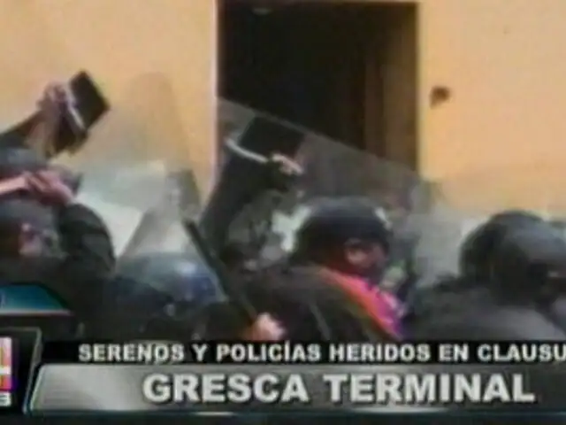 Policías se enfrentan a transportistas en Huancayo y violento desalojo se produce en Huacho 