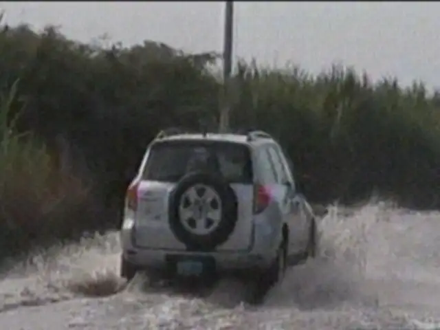 Inundaciones bloquean vías a zonas turísticas en Huacho