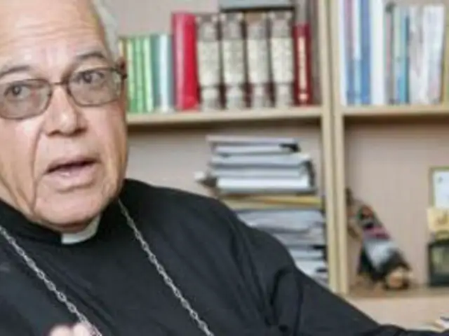 Monseñor Bambarén pide a profesores y médicos levantar paralización
