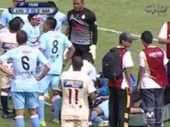 Jugador de Real Garcilaso queda inconsciente tras choque con un rival