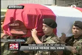 Reciben con honores féretro del efectivo PNP César Vilca Vega