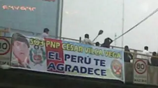 Aparecen carteles en la Vía Expresa en homenaje a César Vilca