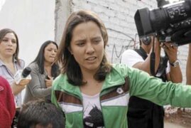 Arequipeños lanzan huevos a Rosario Ponce tras salida de Ministerio Público