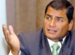 Correa acusa de “entreguistas” a periodistas de su país y narcoguerra enluta México